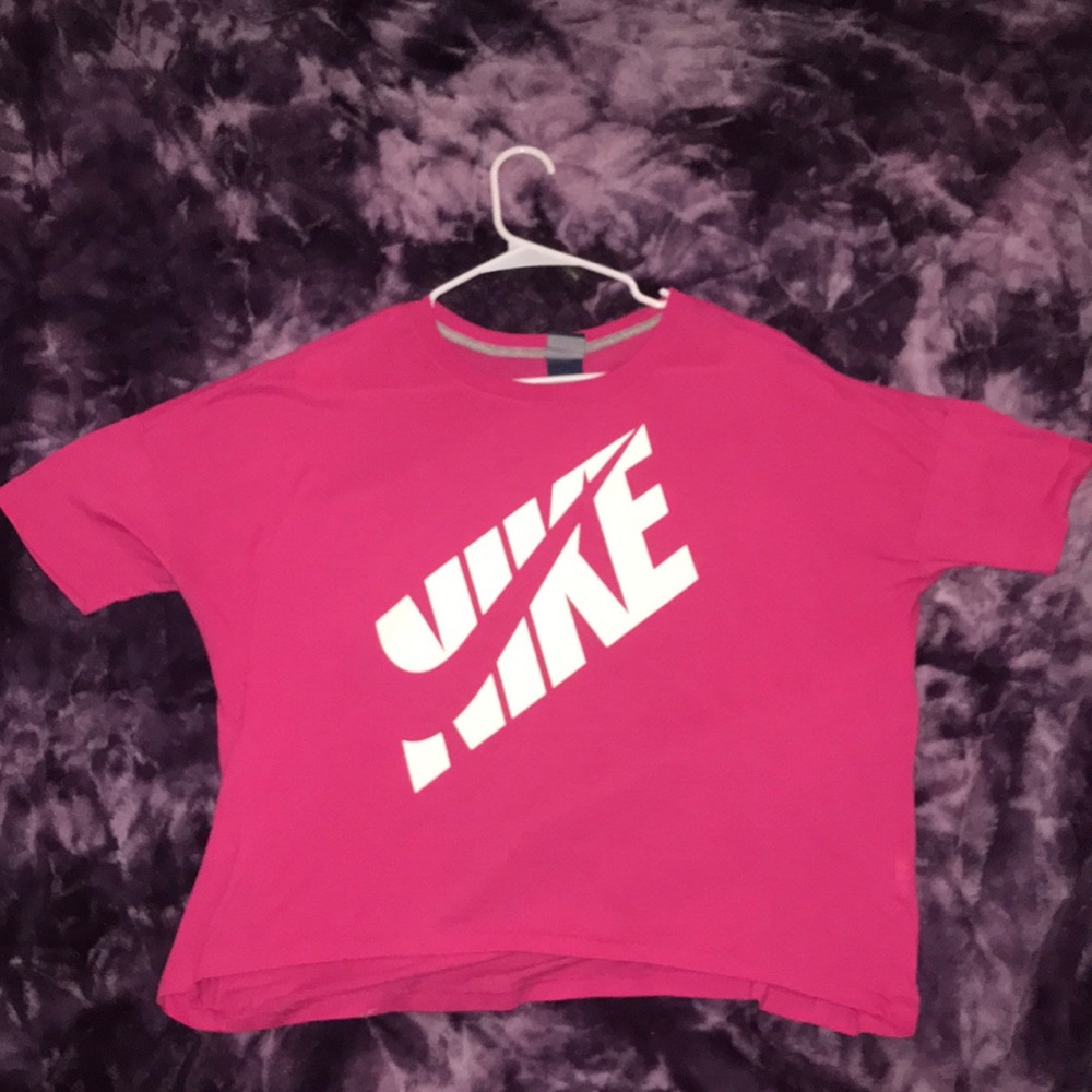 Pink nike short sleeved tee.🌺